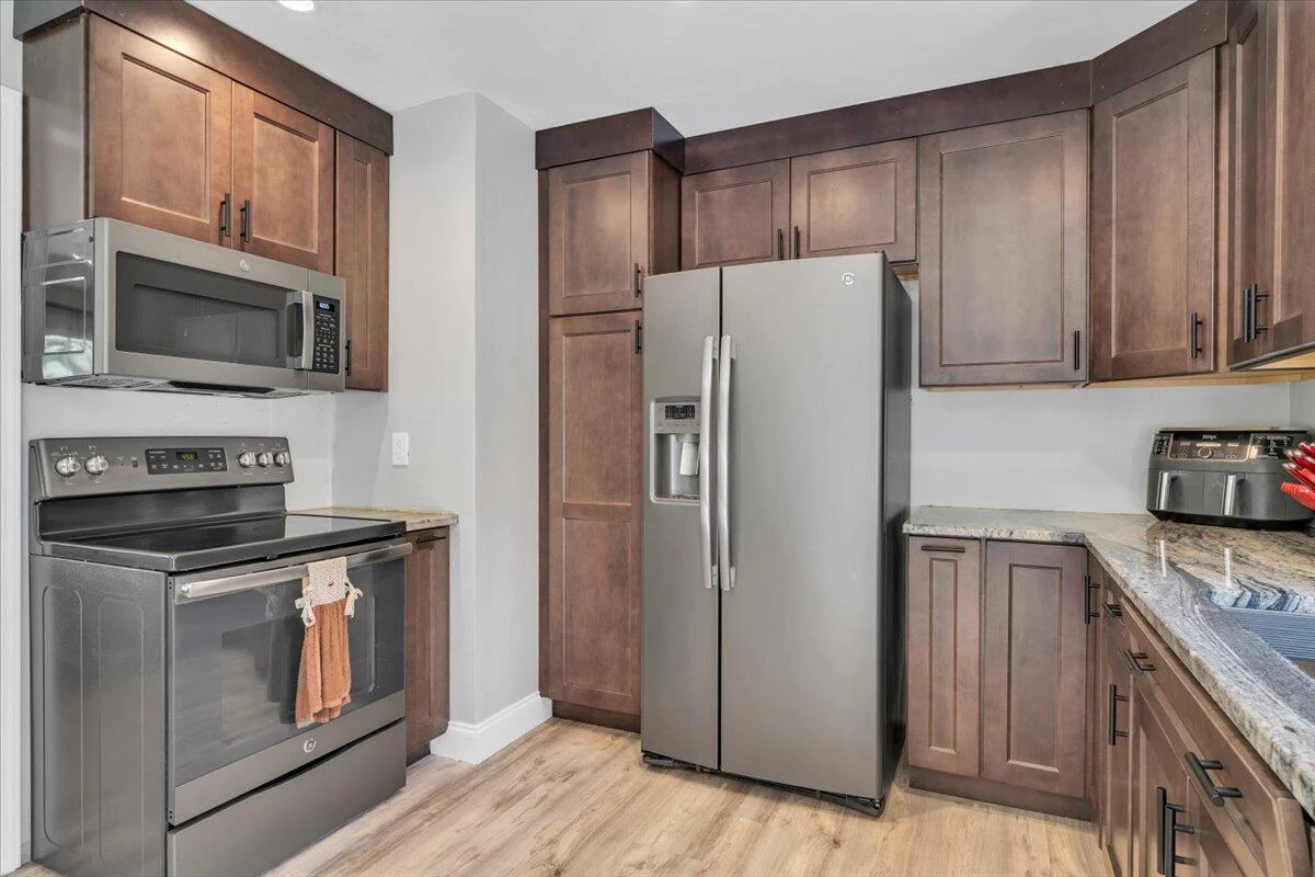 3101 Kershaw RD NW - Photo 9