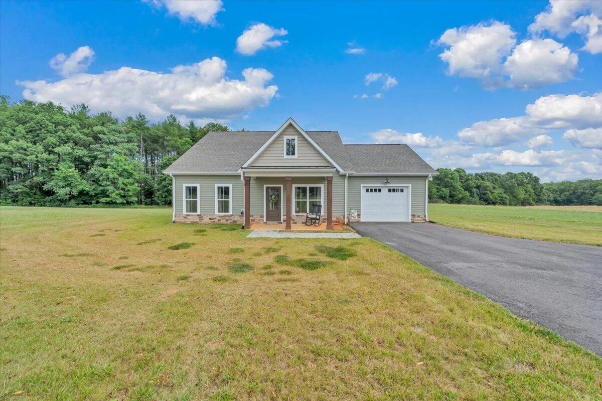 1581 Burnt Chimney RD