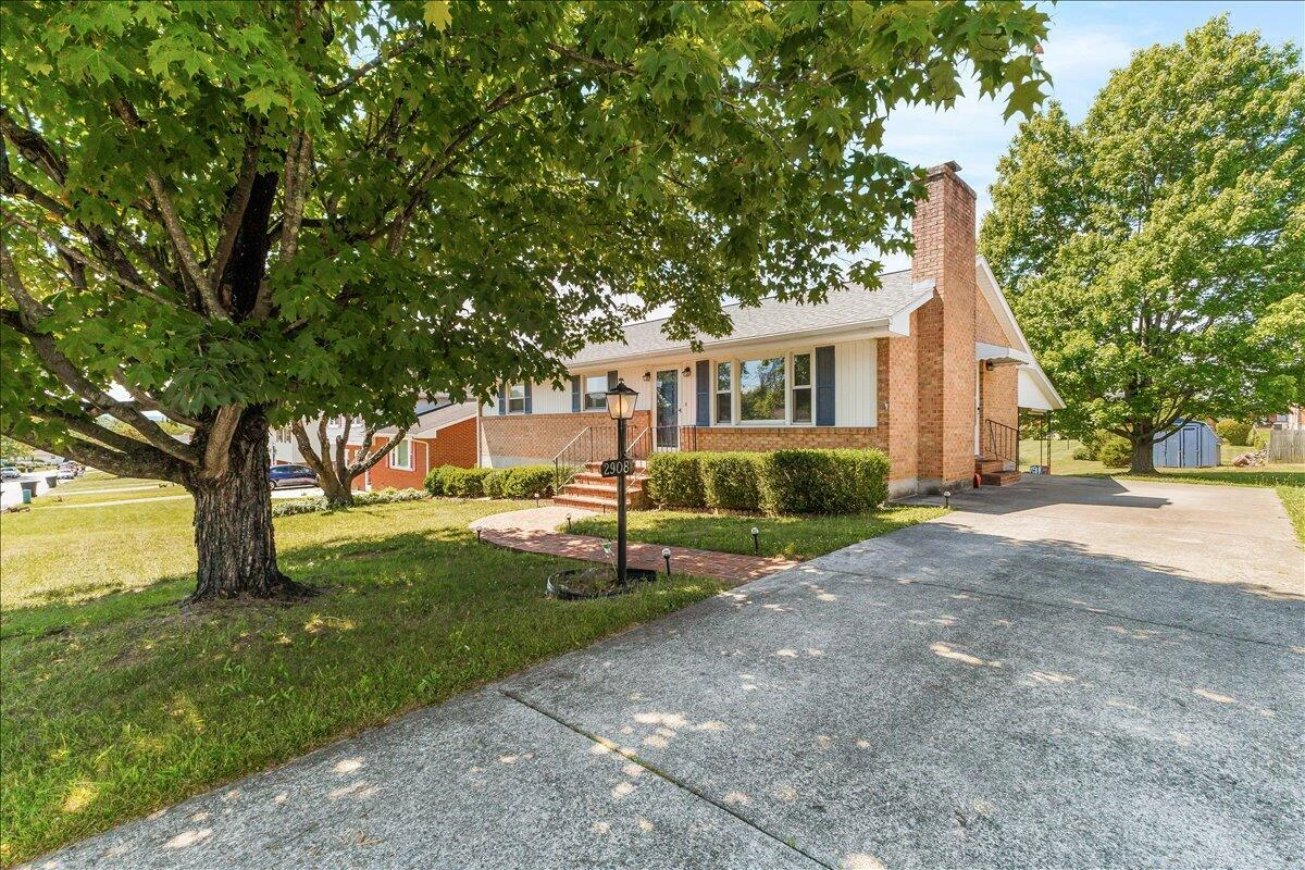2908 Neil DR