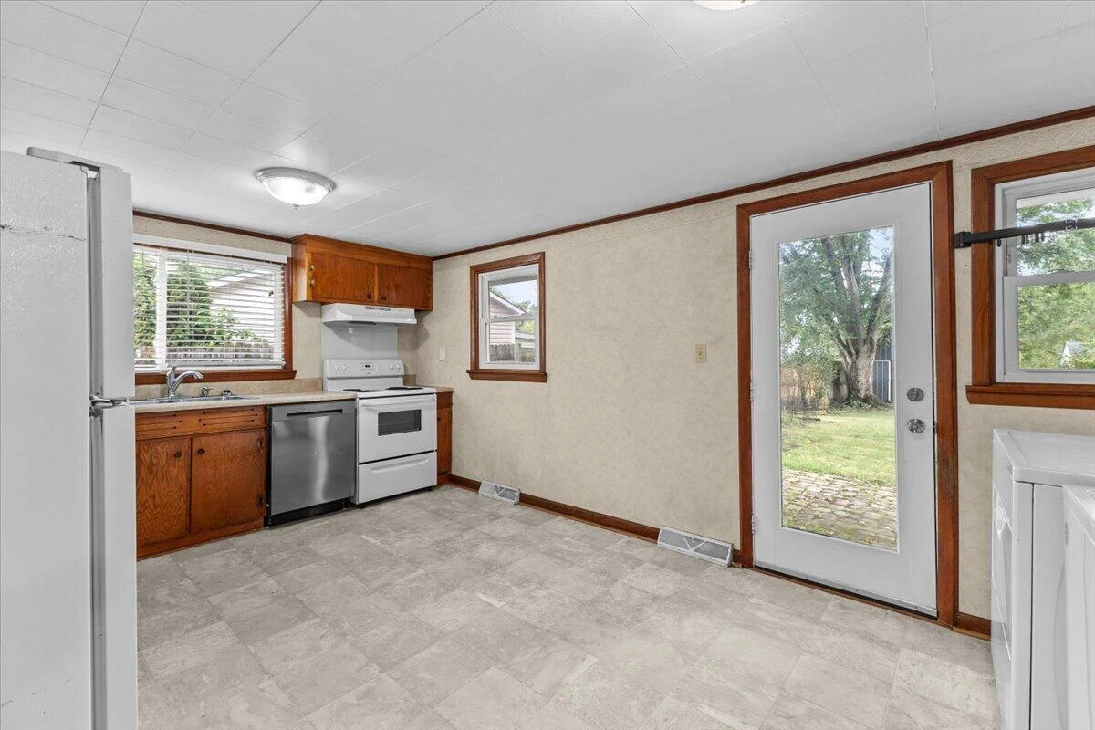 590 Agee ST NW - Photo 7