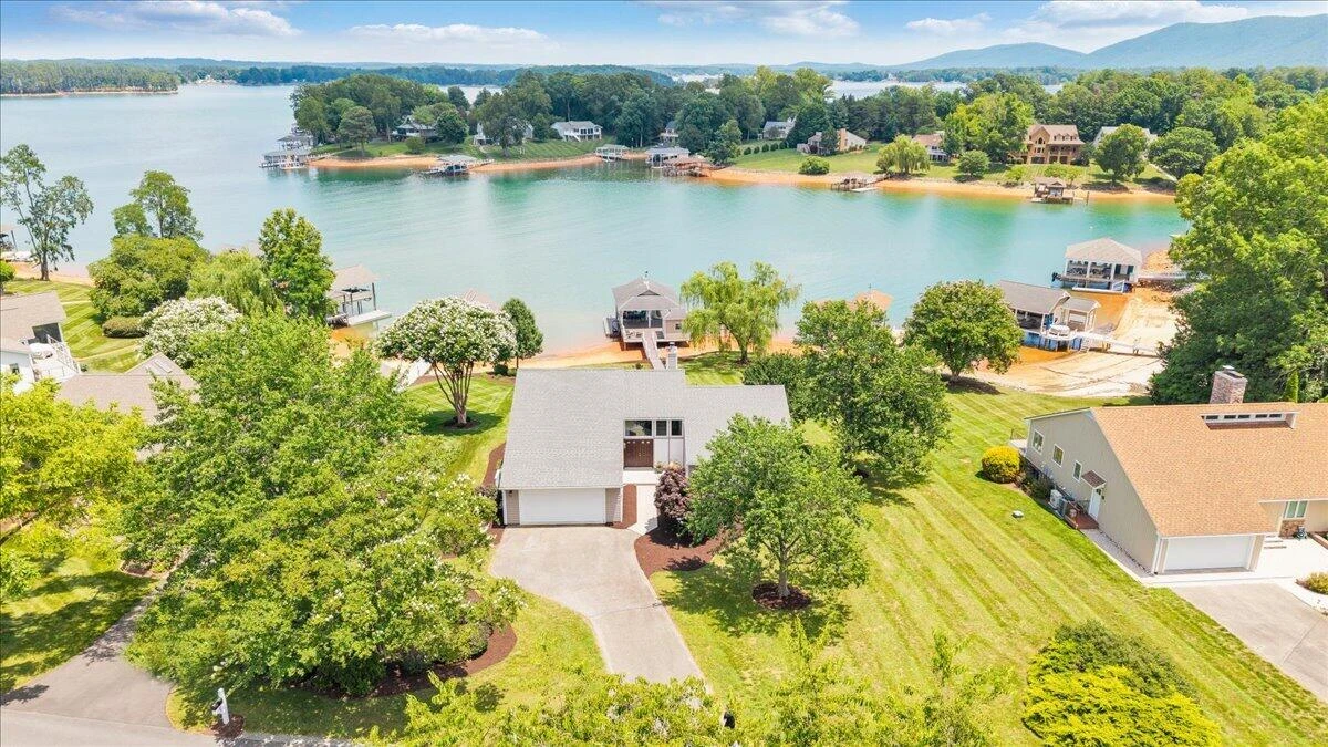 2810 Waters Edge DR - Photo 149