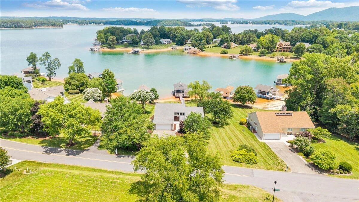 2810 Waters Edge DR - Photo 150