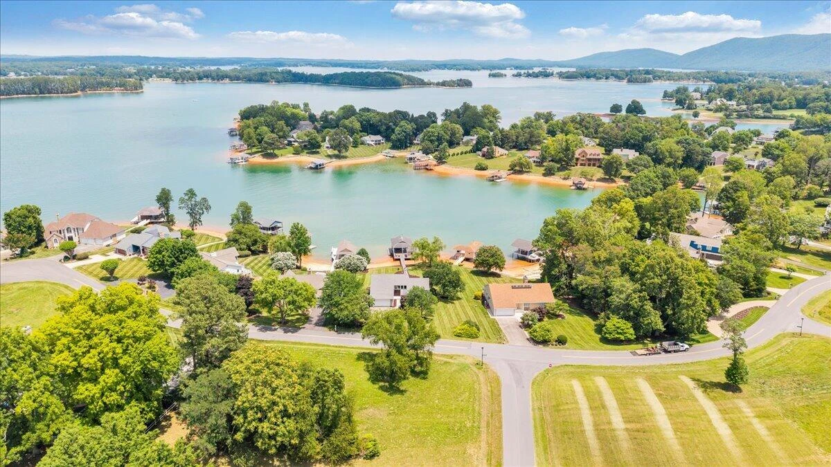 2810 Waters Edge DR - Photo 151