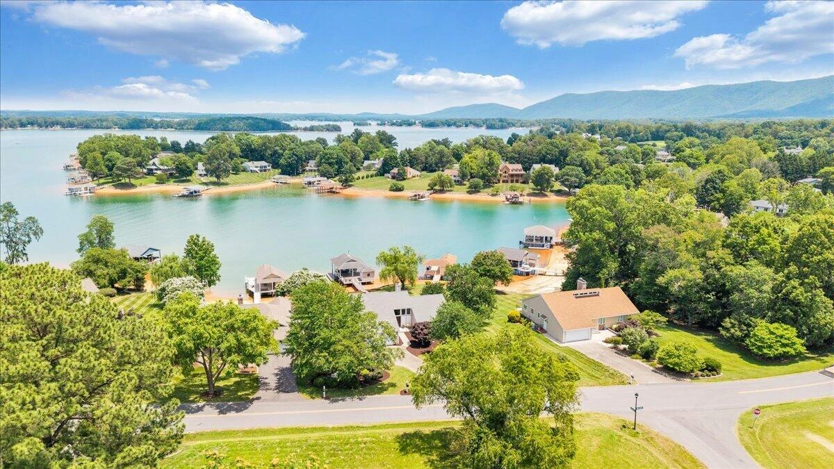 2810 Waters Edge DR - Photo 153