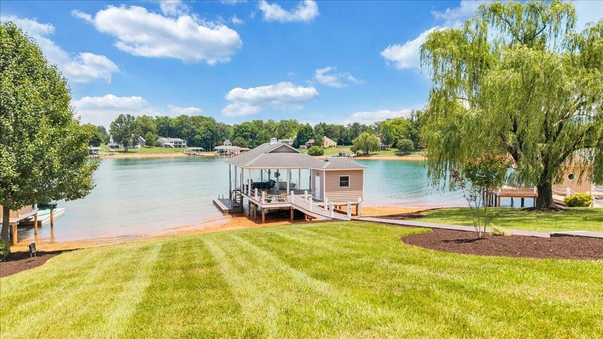 2810 Waters Edge DR - Photo 2