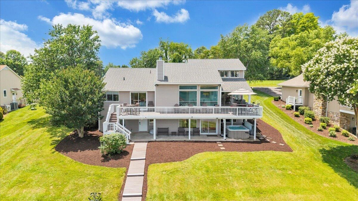 2810 Waters Edge DR - Photo 3