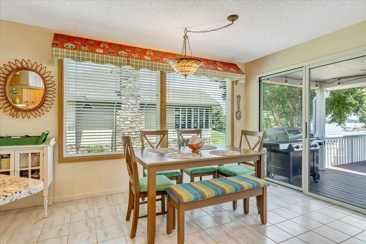 2810 Waters Edge DR - Photo 33