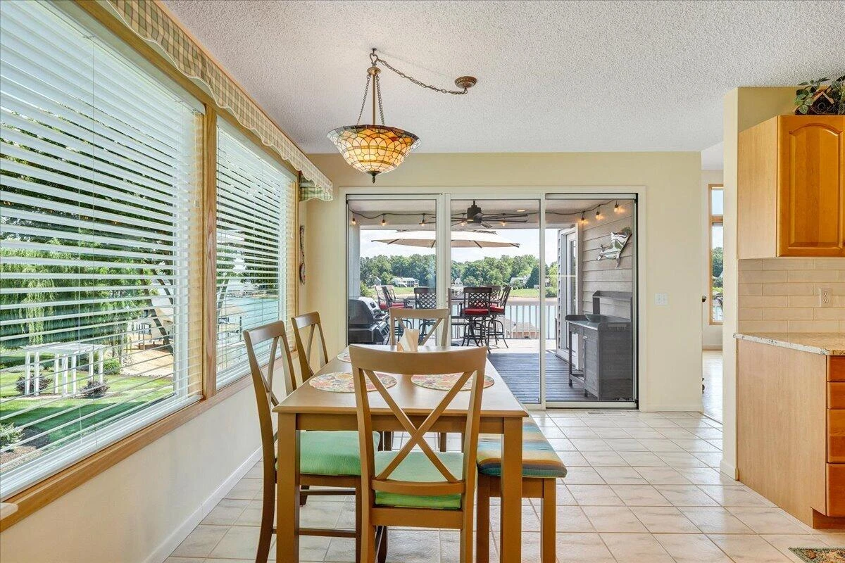 2810 Waters Edge DR - Photo 34