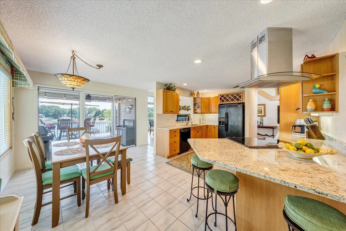 2810 Waters Edge DR - Photo 35