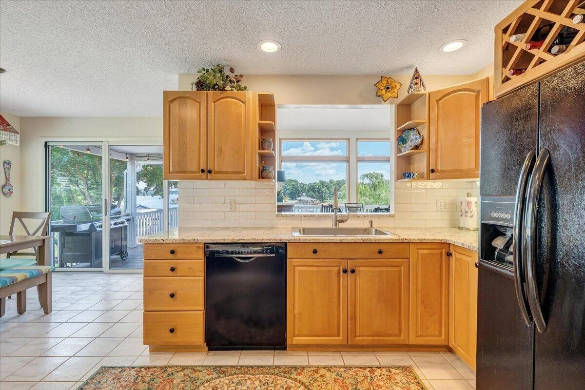 2810 Waters Edge DR - Photo 38