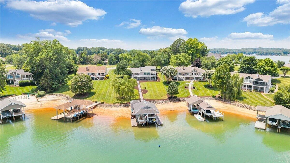2810 Waters Edge DR - Photo 4