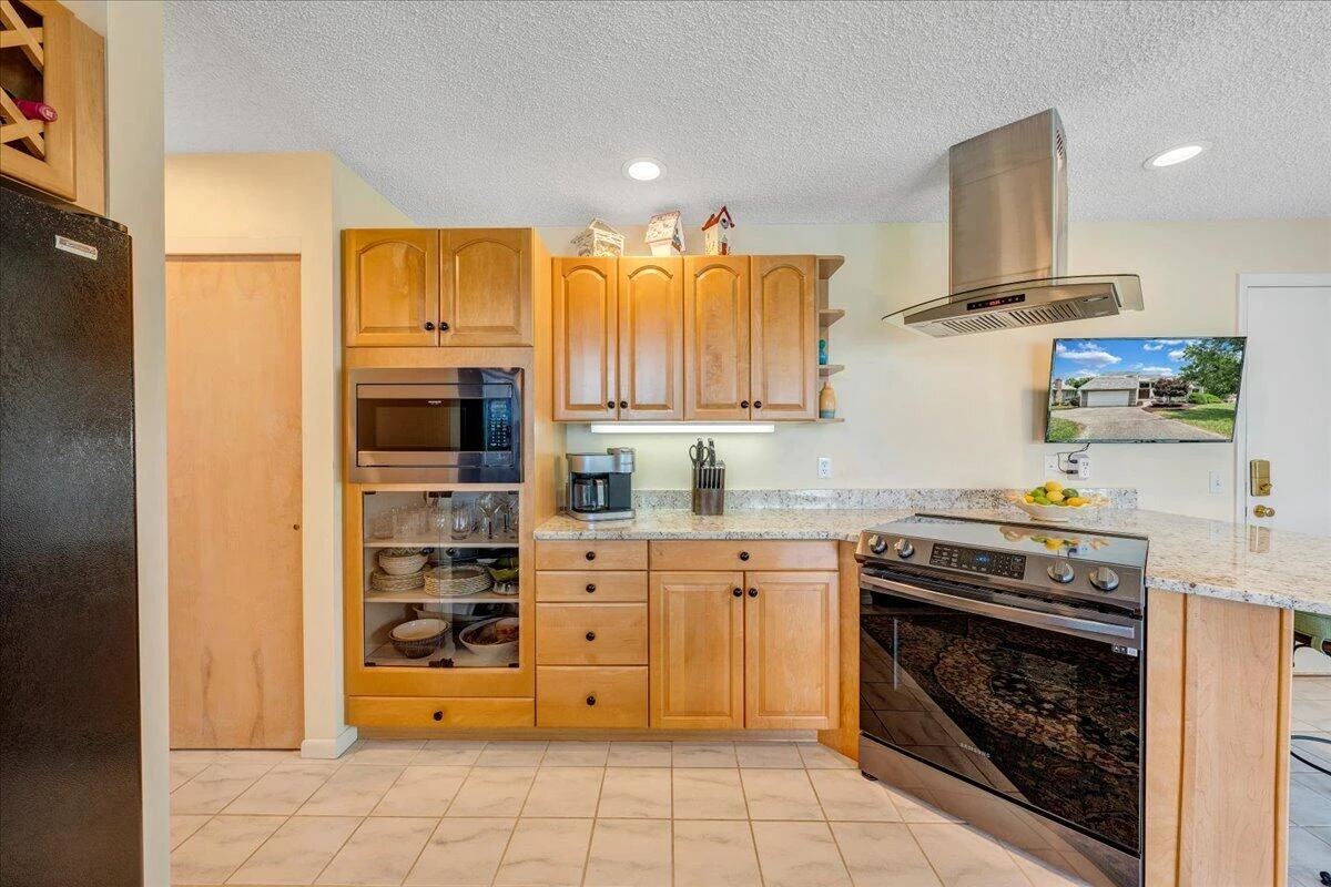 2810 Waters Edge DR - Photo 43