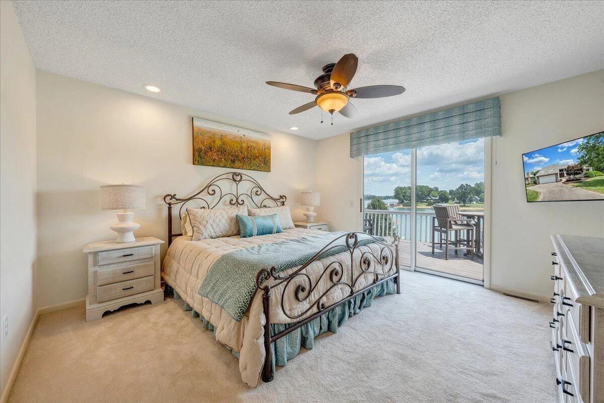 2810 Waters Edge DR - Photo 45