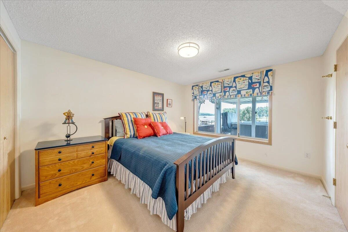 2810 Waters Edge DR - Photo 83