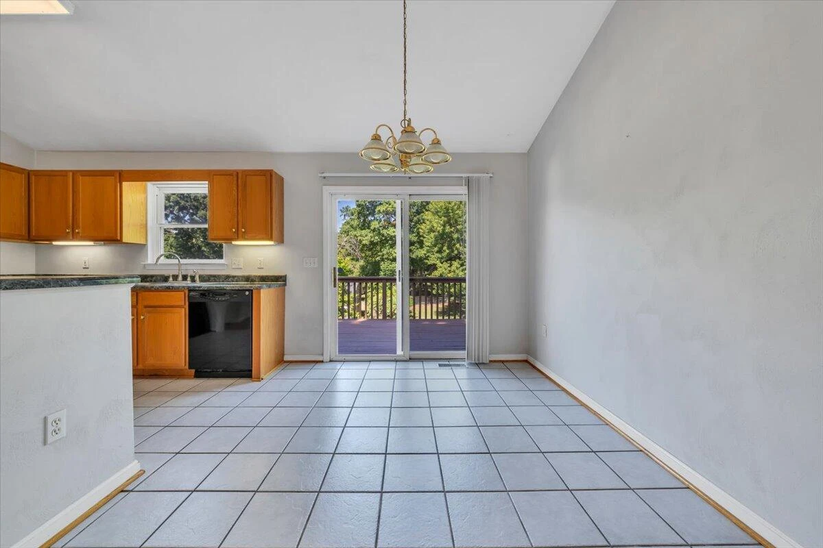 551 Sexton AVE - Photo 10