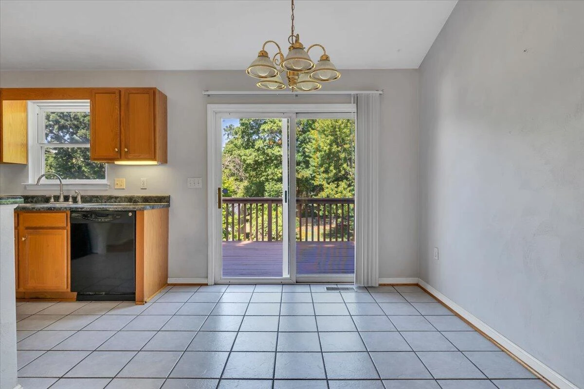 551 Sexton AVE - Photo 11