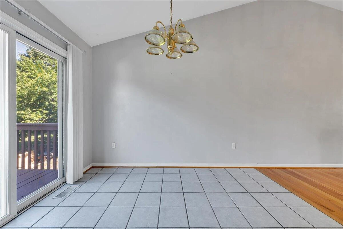 551 Sexton AVE - Photo 12