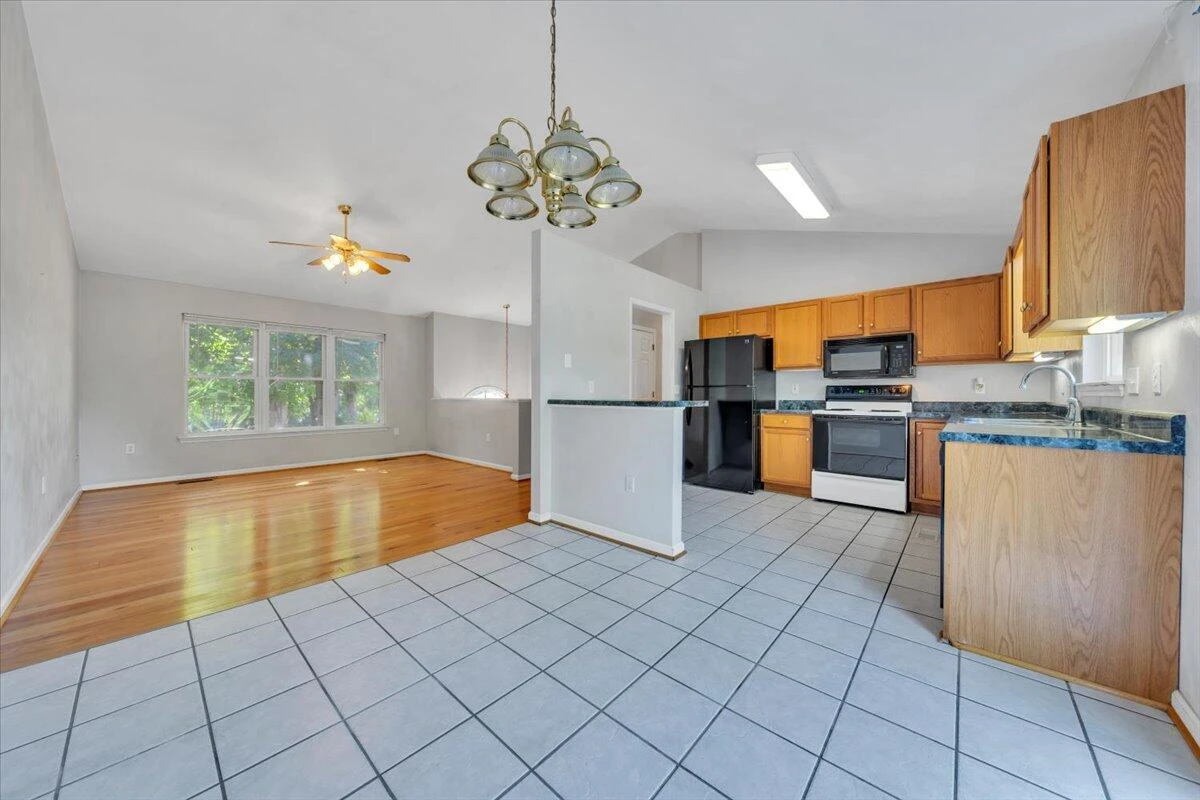 551 Sexton AVE - Photo 13
