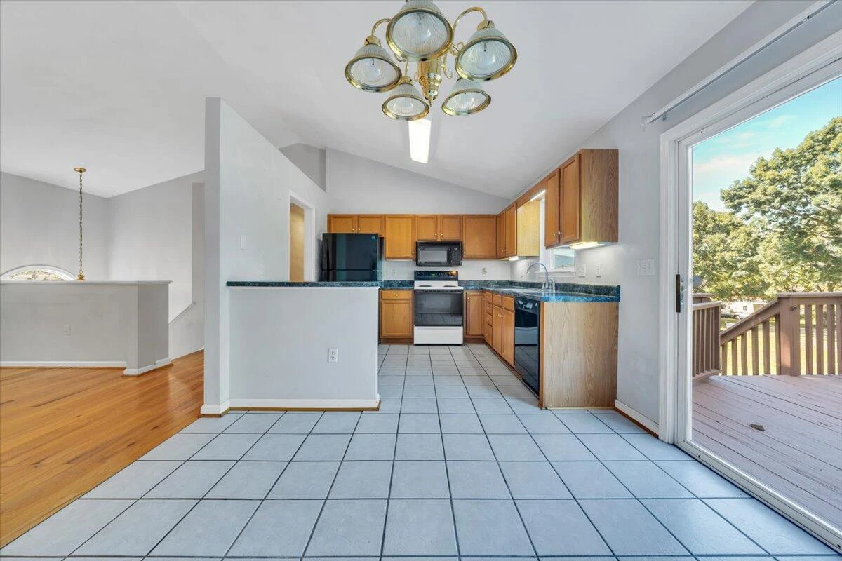 551 Sexton AVE - Photo 14