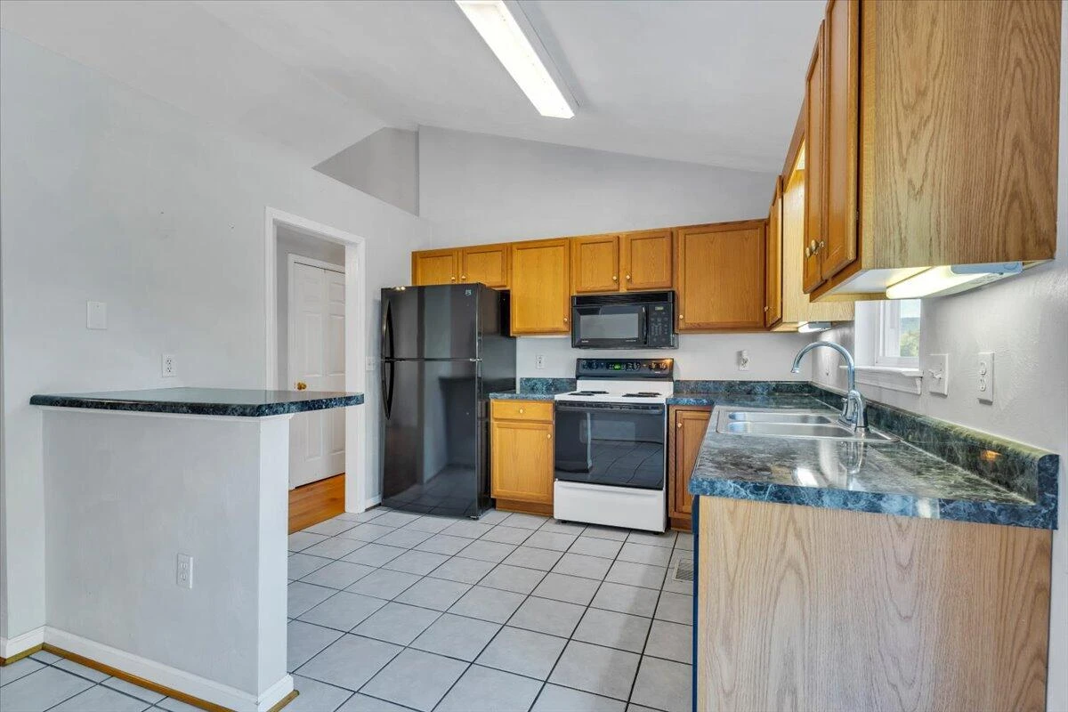 551 Sexton AVE - Photo 16