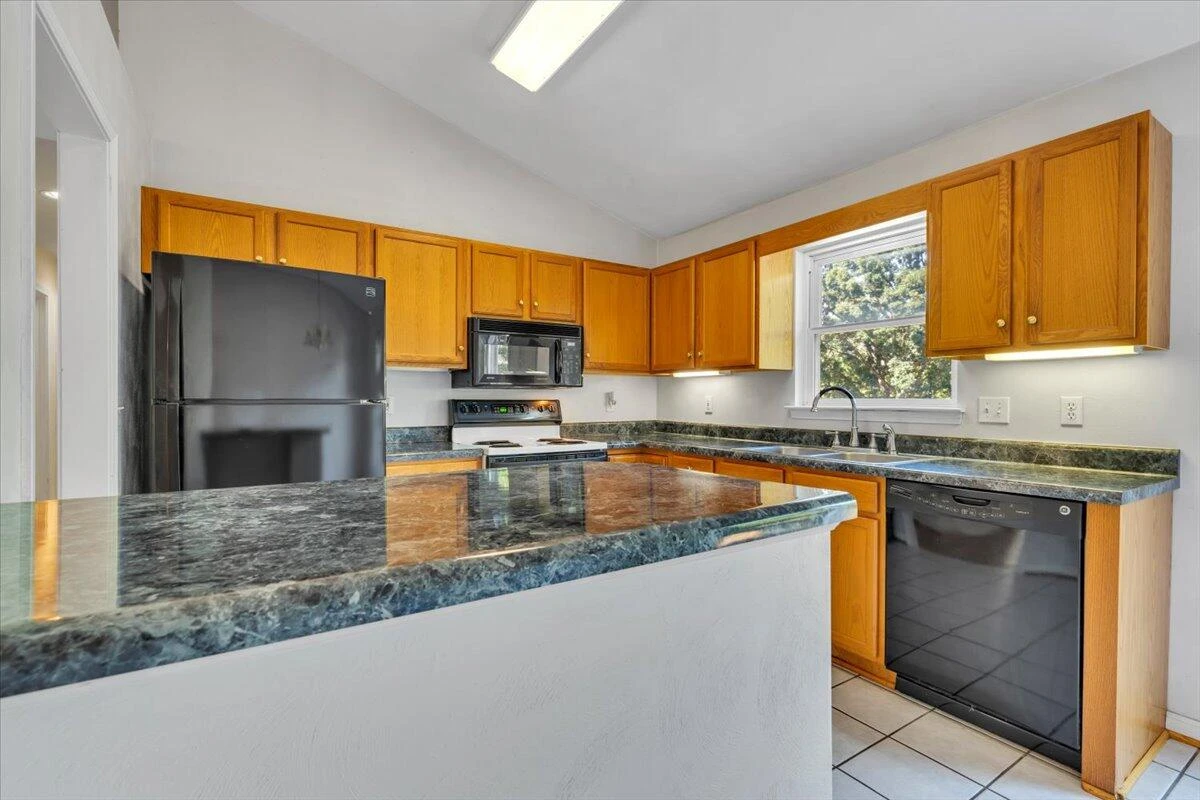 551 Sexton AVE - Photo 17