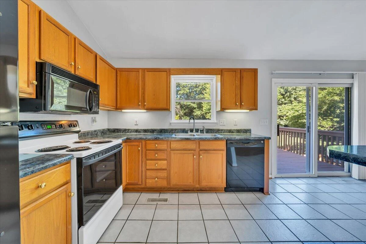 551 Sexton AVE - Photo 18