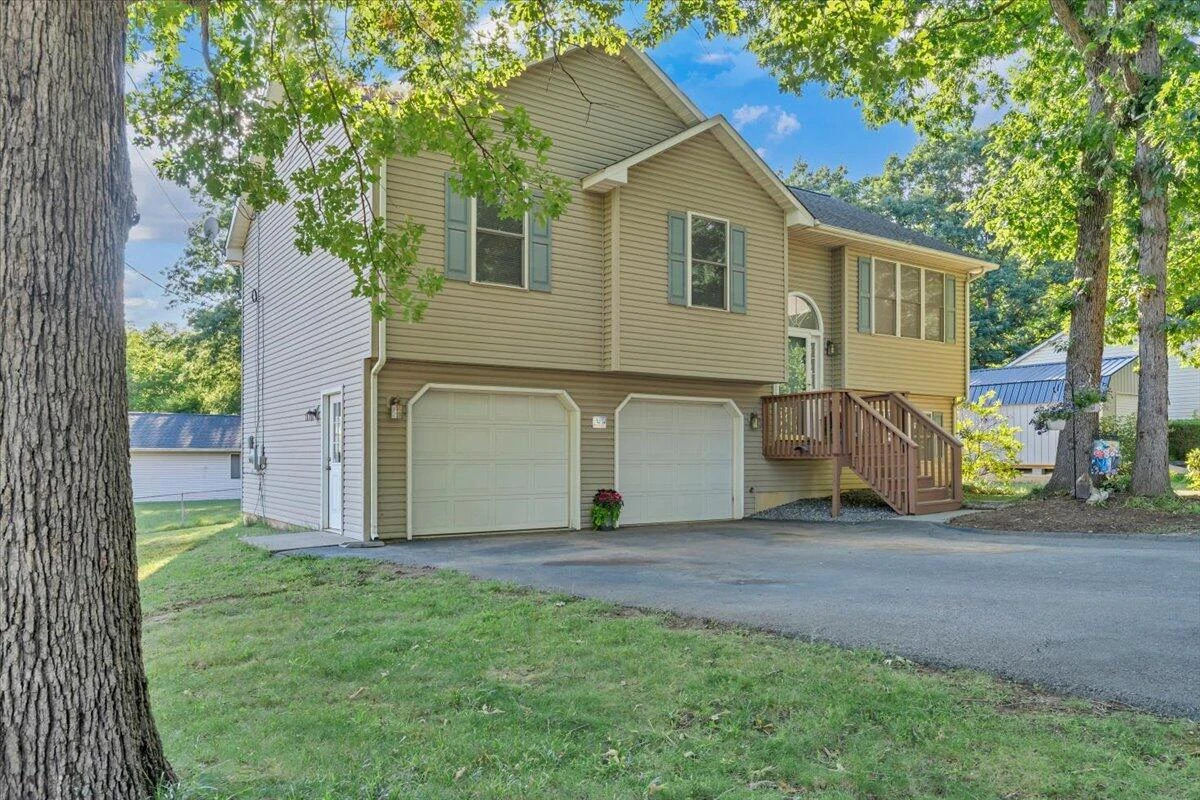 551 Sexton AVE - Photo 2