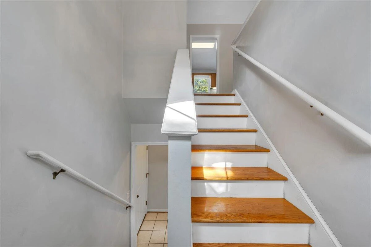 551 Sexton AVE - Photo 5