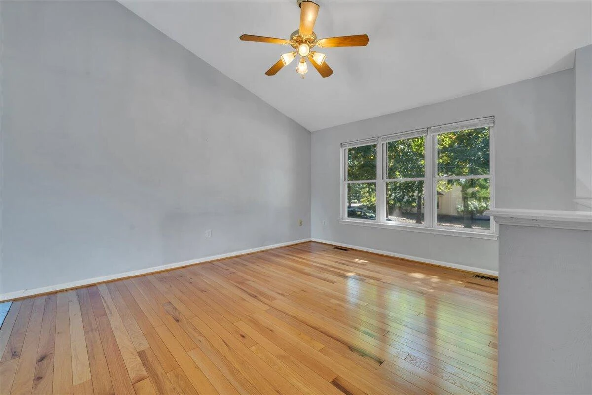 551 Sexton AVE - Photo 6