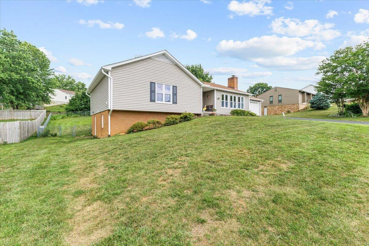 5145 Jonathan LN - Photo 3