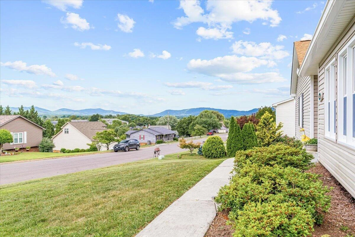 5145 Jonathan LN - Photo 4