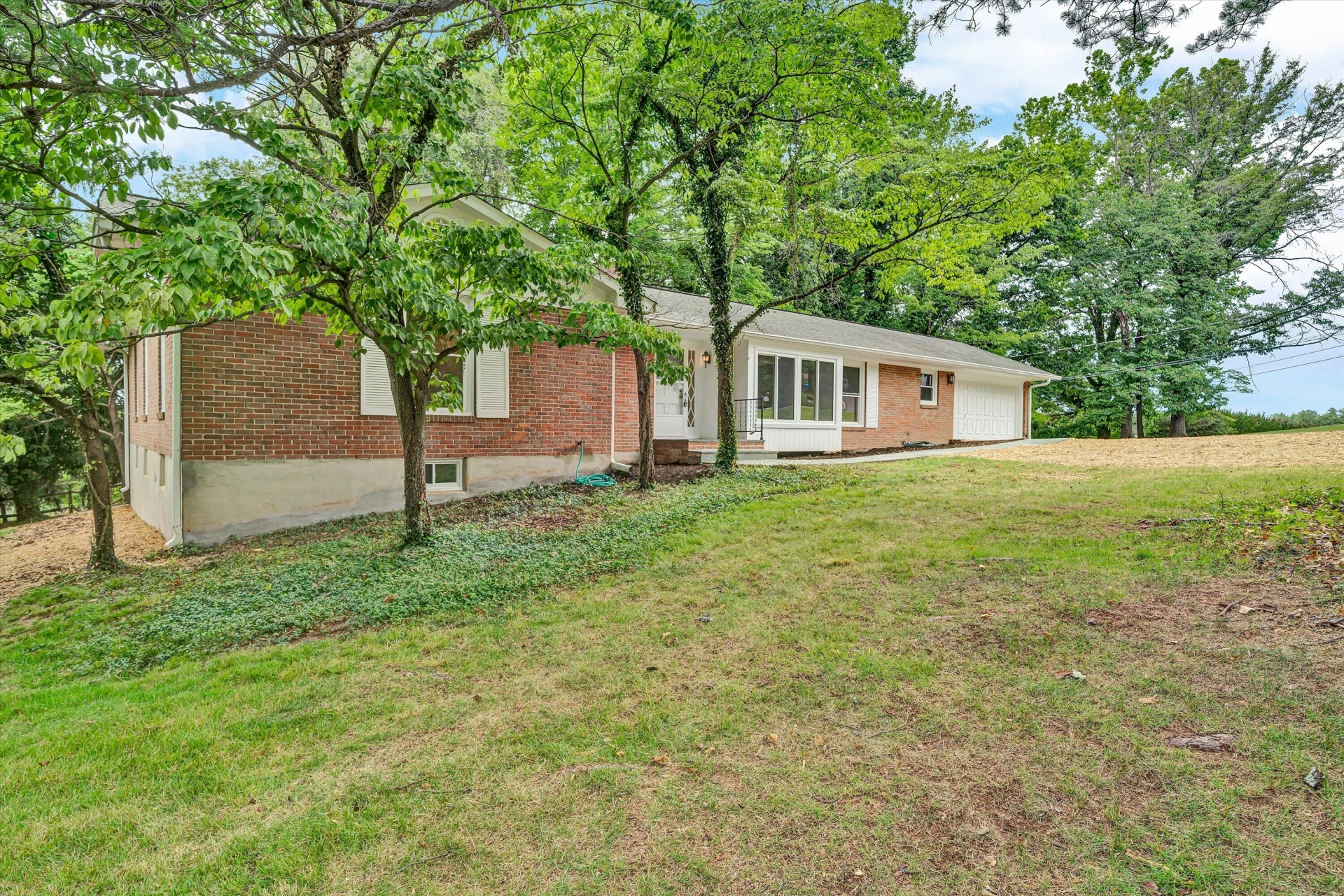3751 Londonderry DR SW - Photo 2