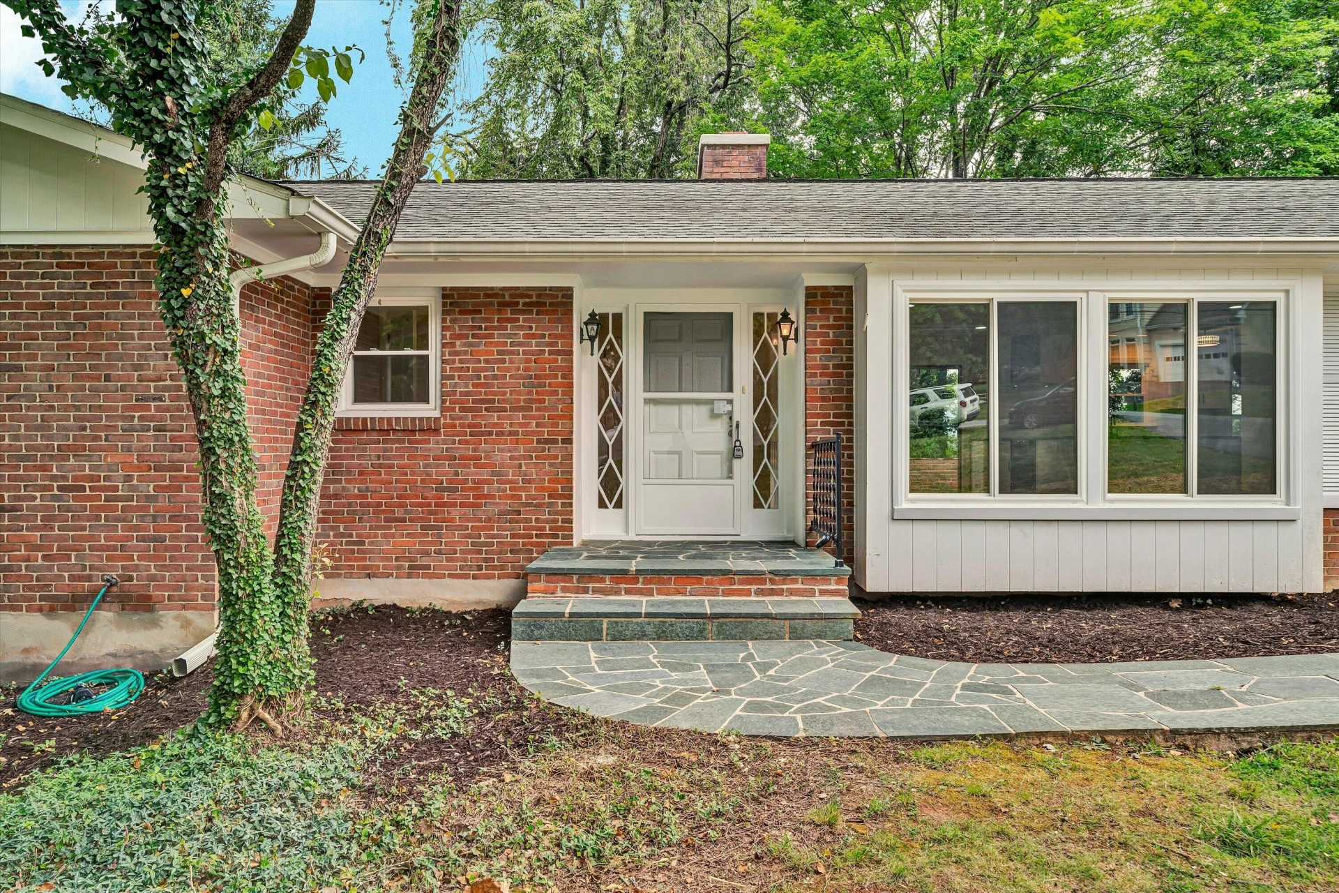 3751 Londonderry DR SW - Photo 3