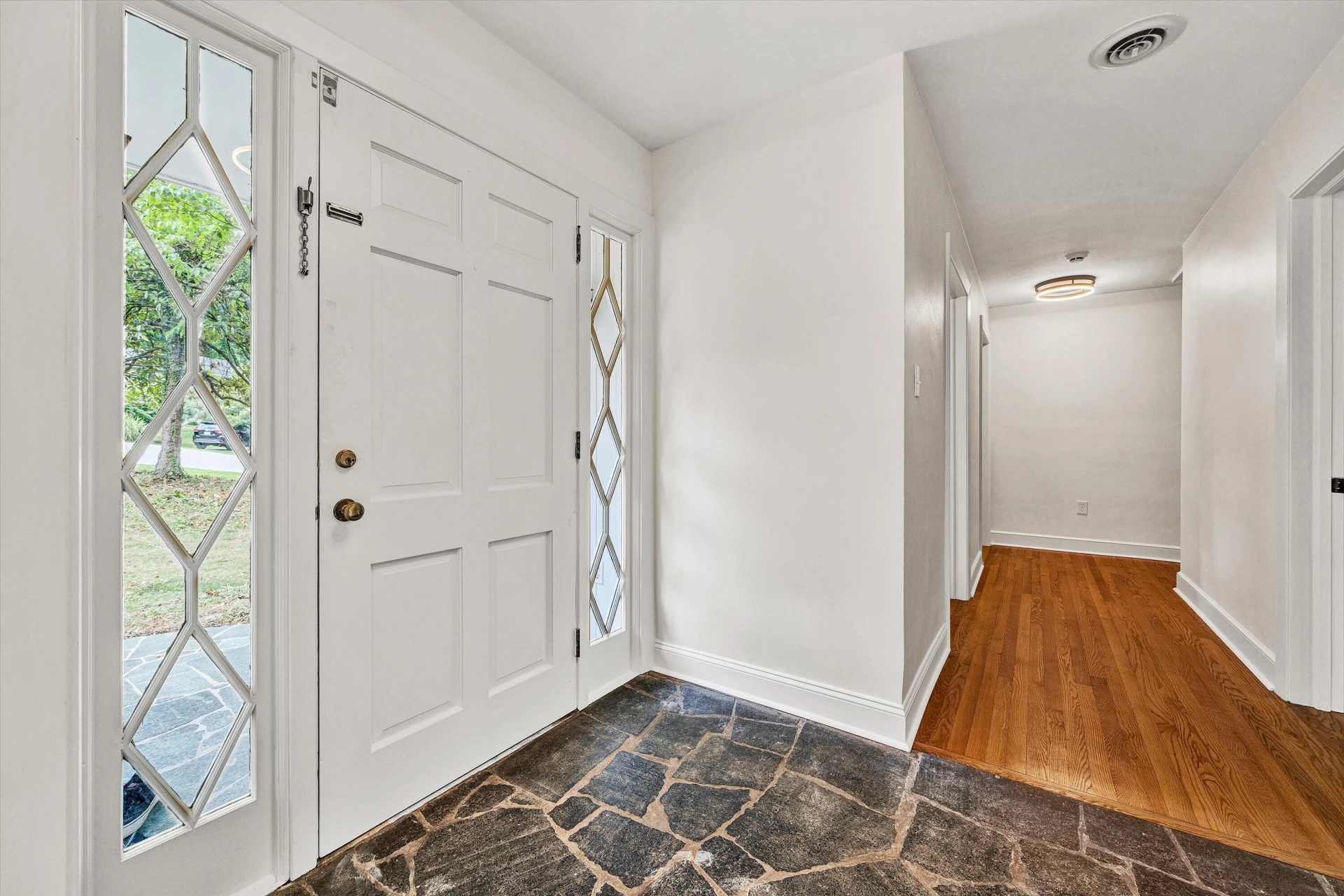 3751 Londonderry DR SW - Photo 4