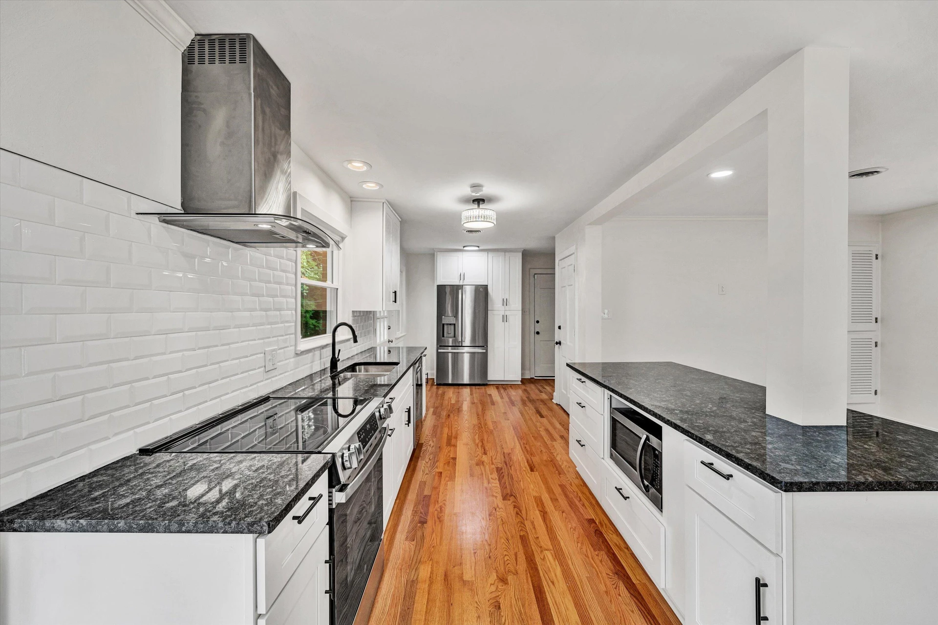 3751 Londonderry DR SW - Photo 8