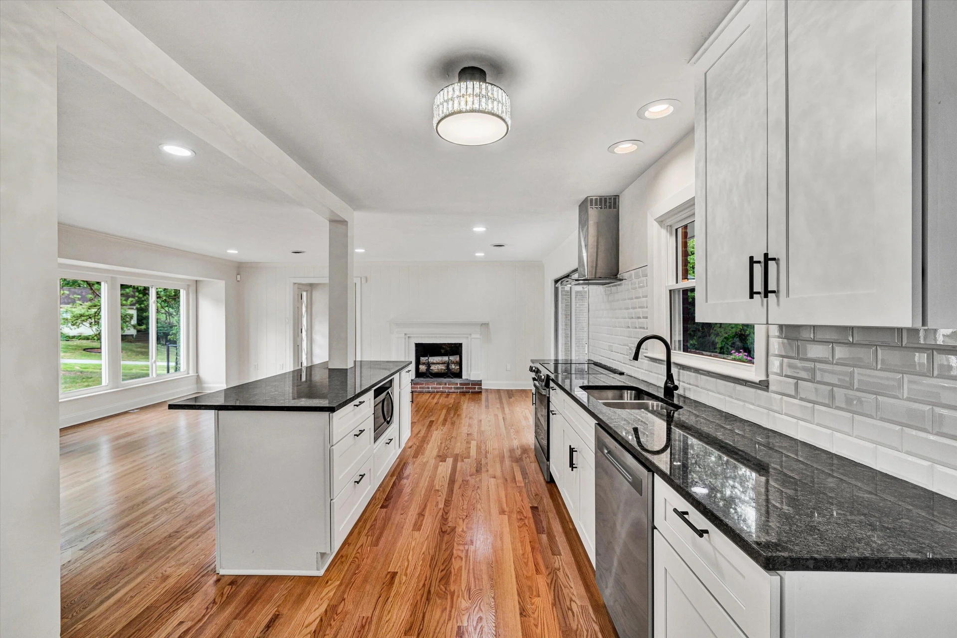3751 Londonderry DR SW - Photo 10