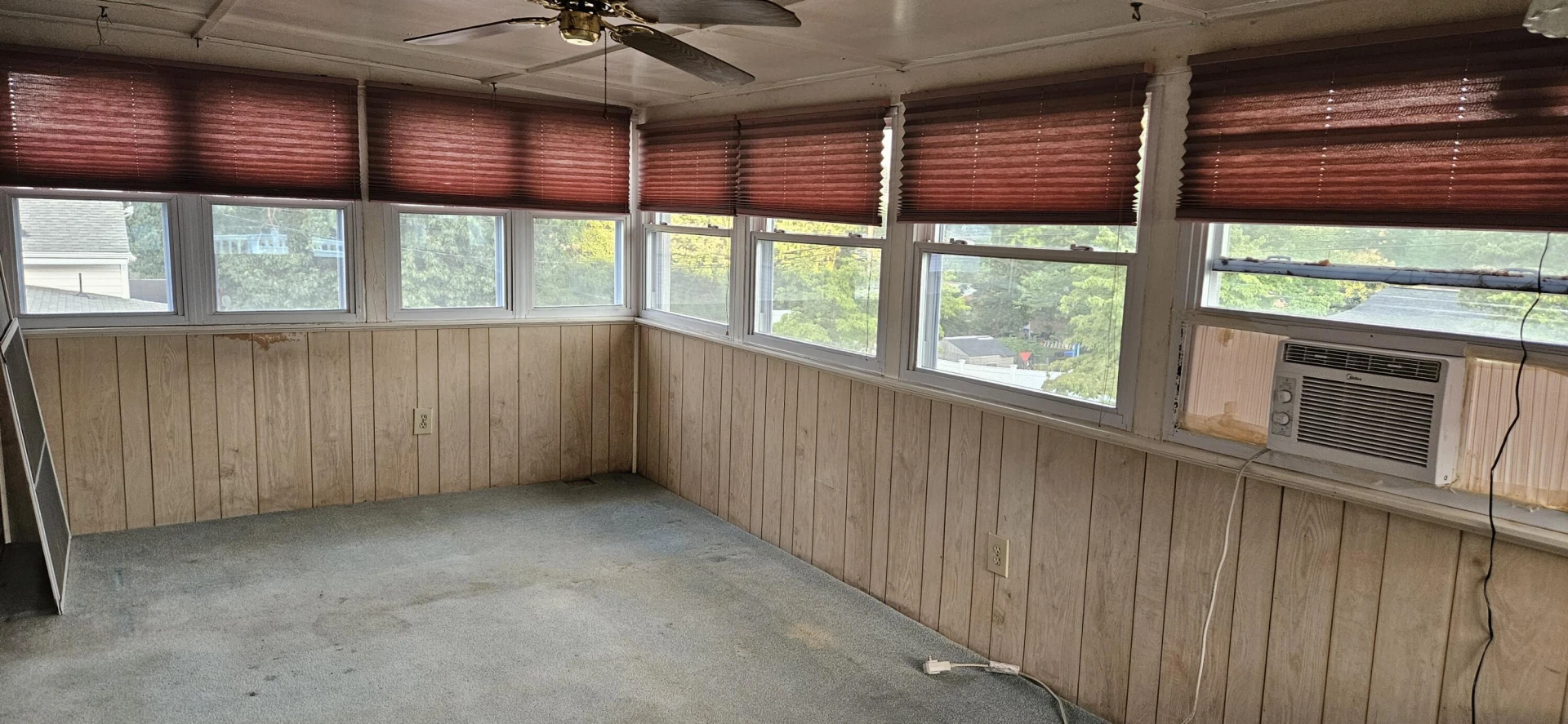159 Oaklawn AVE NE - Photo 21