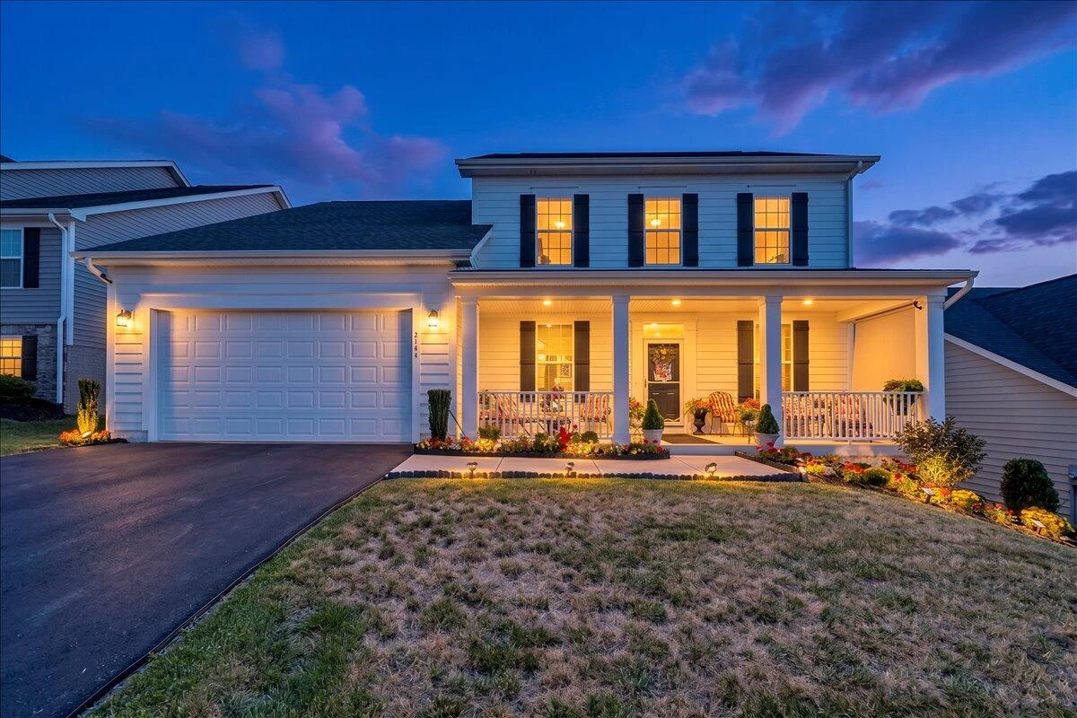 2141 Kings Walk DR NE