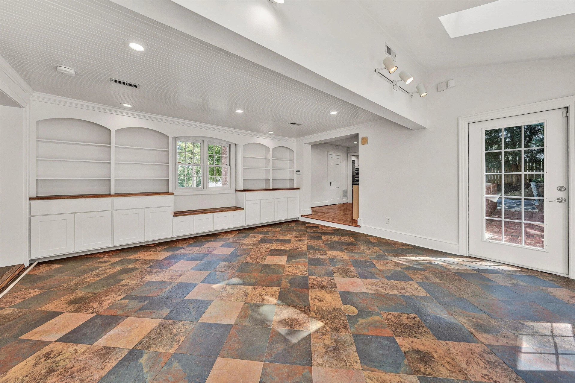 3052 Poplar LN SW - Photo 8