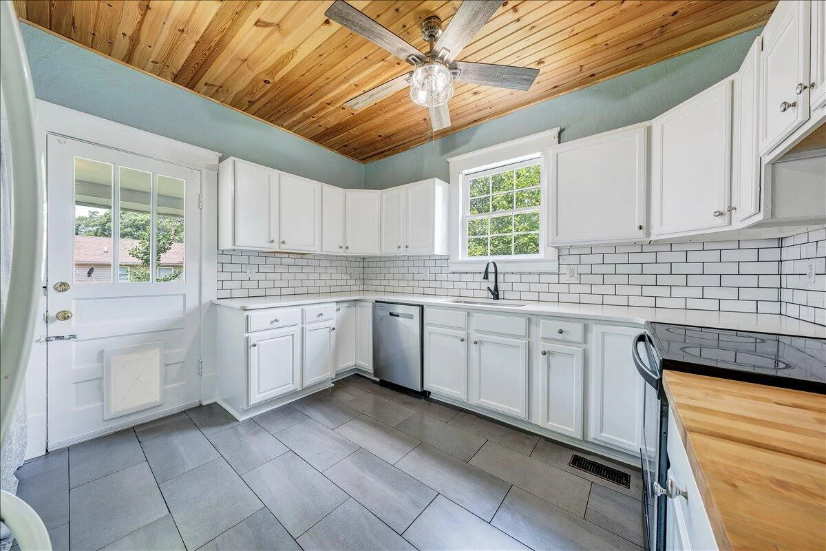 3739 Melcher ST SE - Photo 10