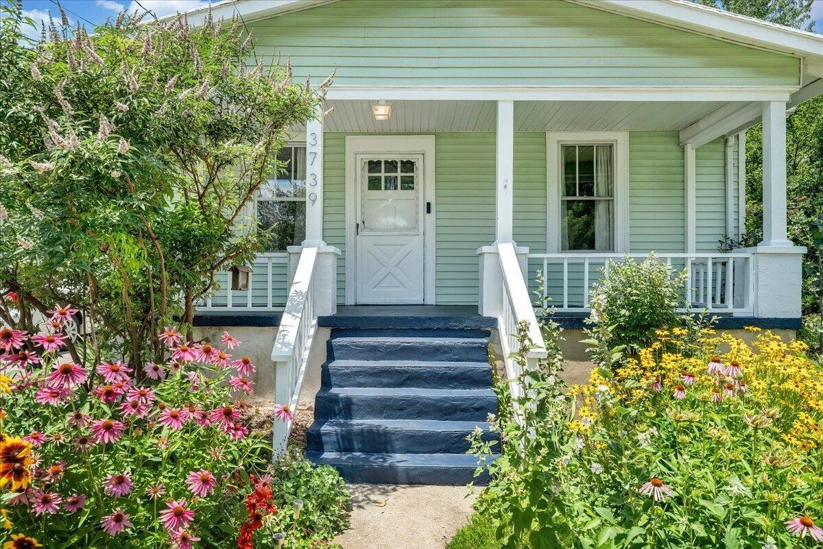 3739 Melcher ST SE - Photo 2