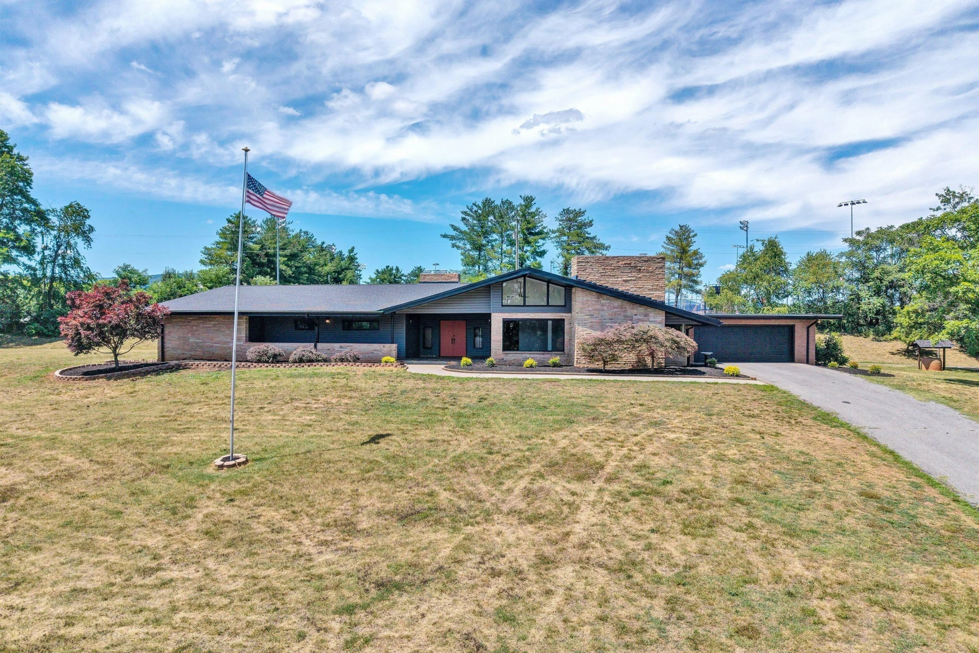 1223 Roanoke BLVD