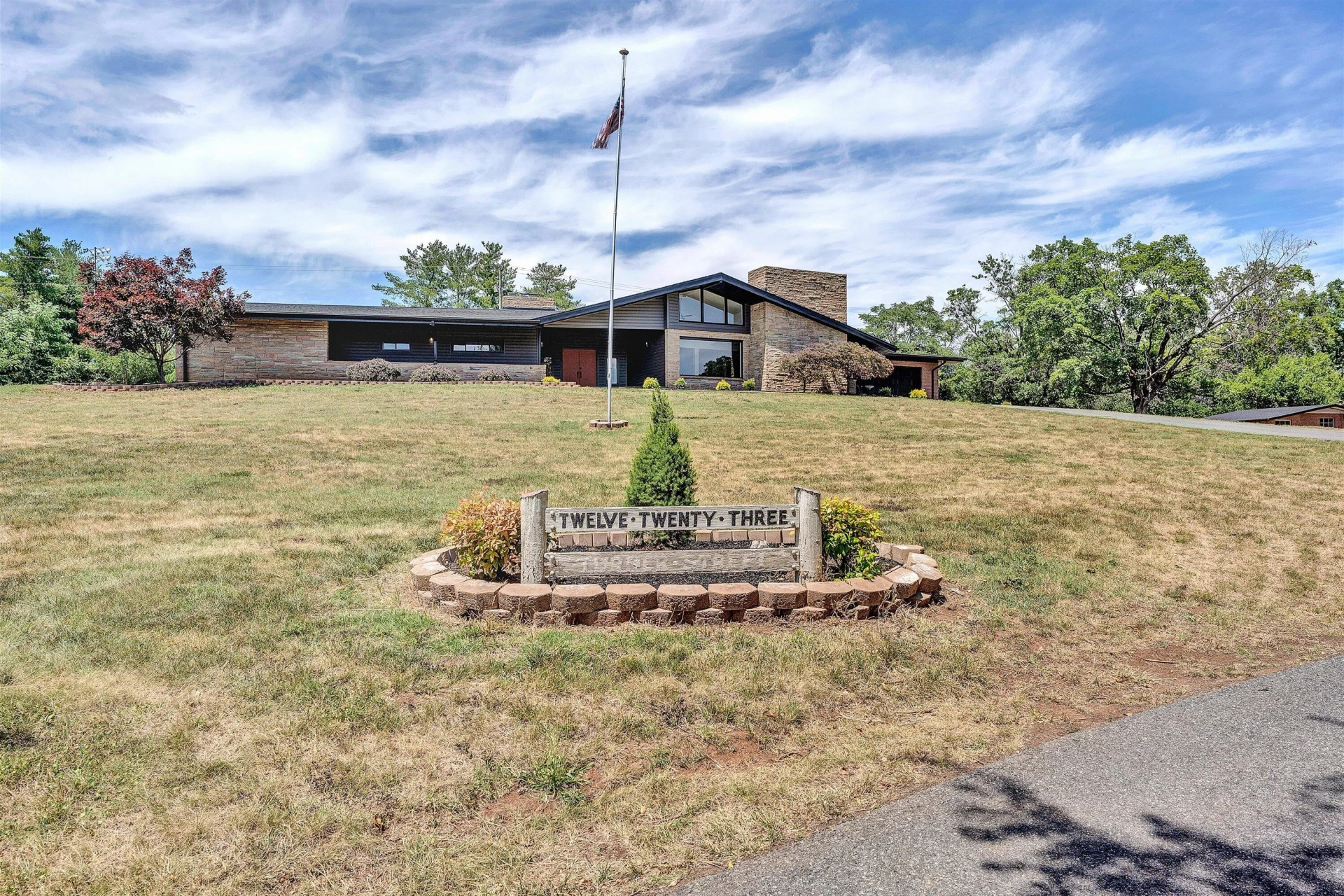 1223 Roanoke BLVD - Photo 2