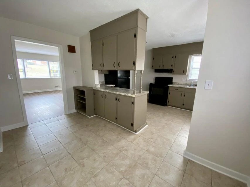 4320 Cresthill DR - Photo 4