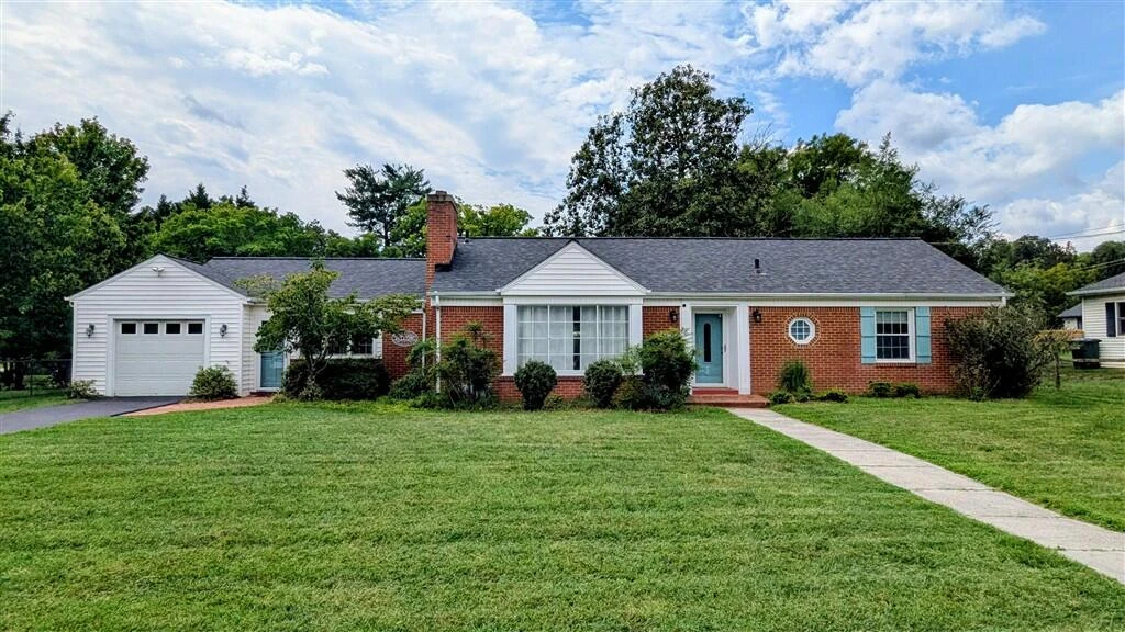 920 Tremont RD