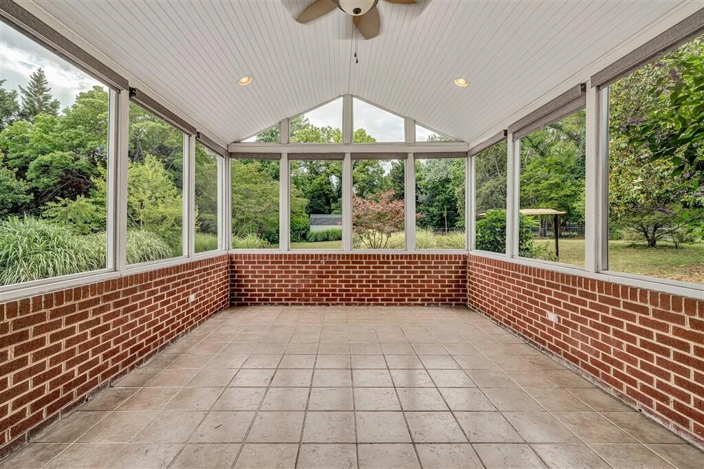 920 Tremont RD - Photo 2