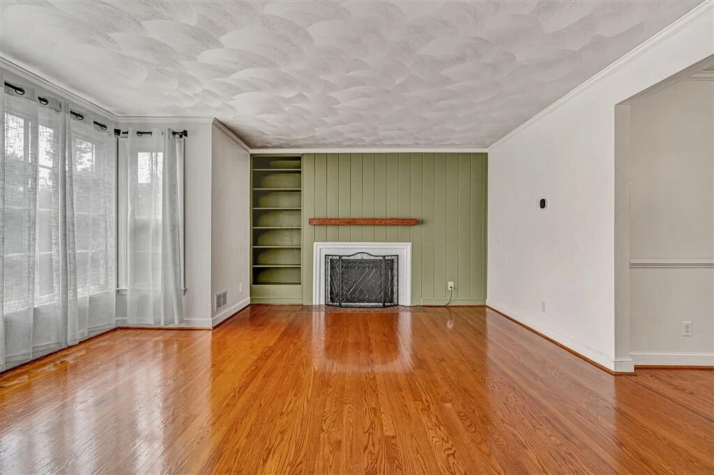 920 Tremont RD - Photo 3