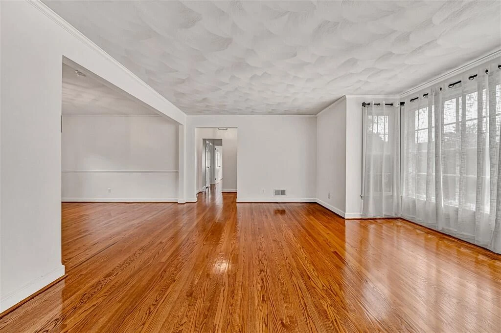 920 Tremont RD - Photo 4