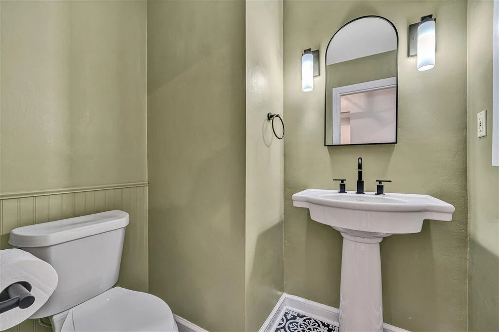 920 Tremont RD - Photo 10