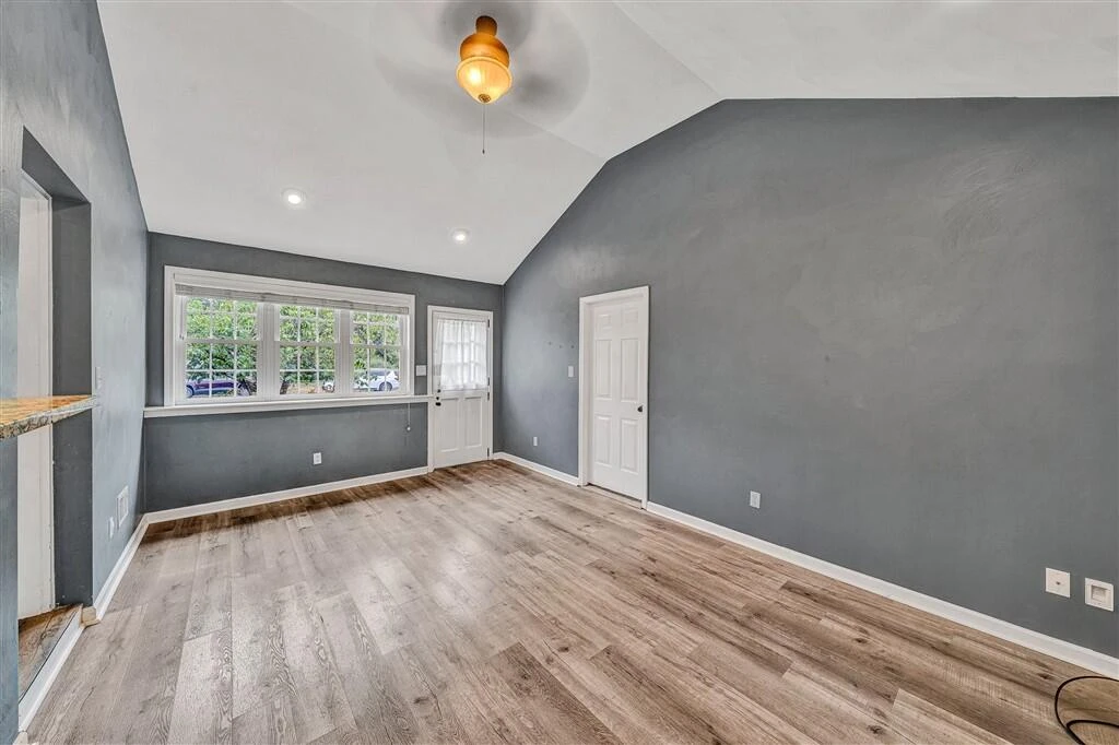 920 Tremont RD - Photo 12